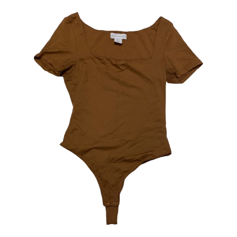 Top Short Sleeve By House Of Harlow In Brown, Size: S