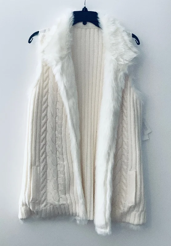 Vest Sweater By Clothes Mentor In Cream, Size: Osfm